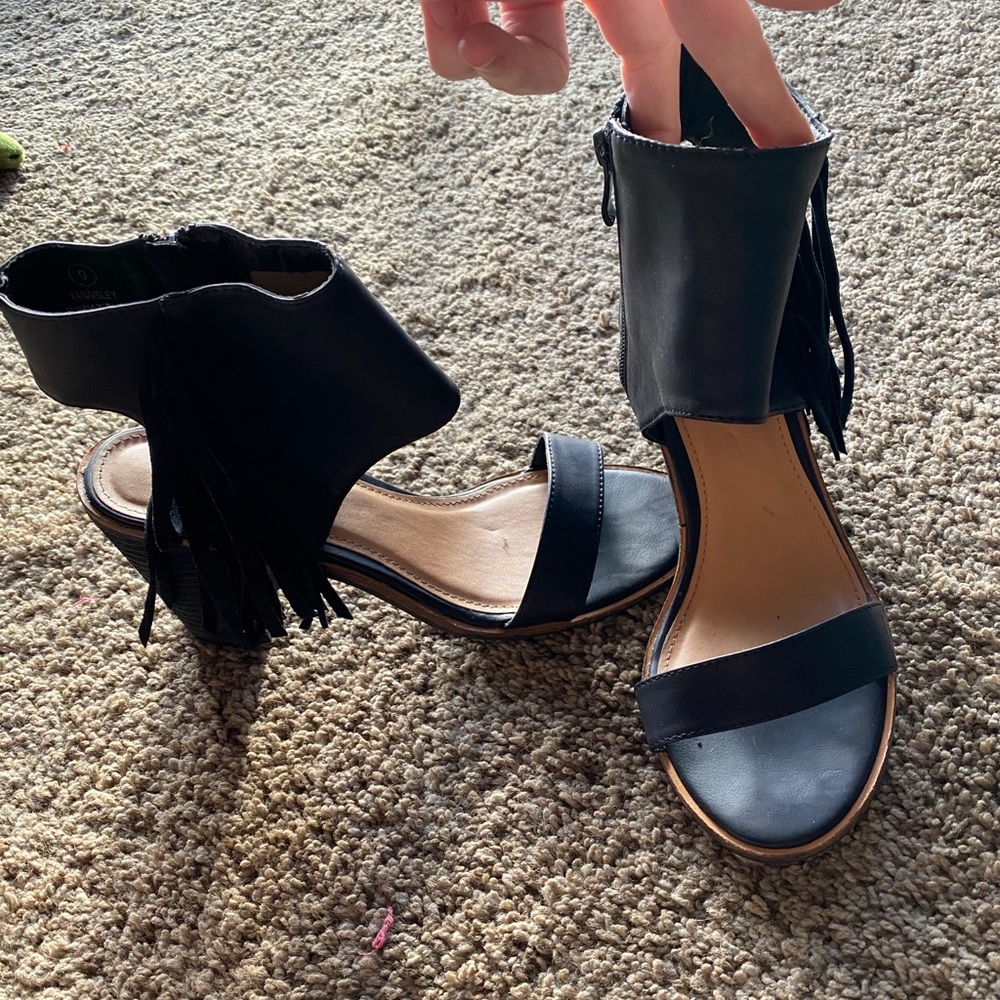Beautiful fringe leather heels